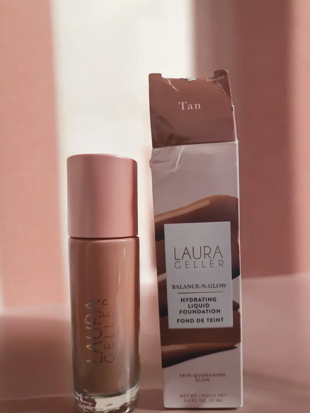 Laura Geller Hydrating Liquid Foundation — Tan